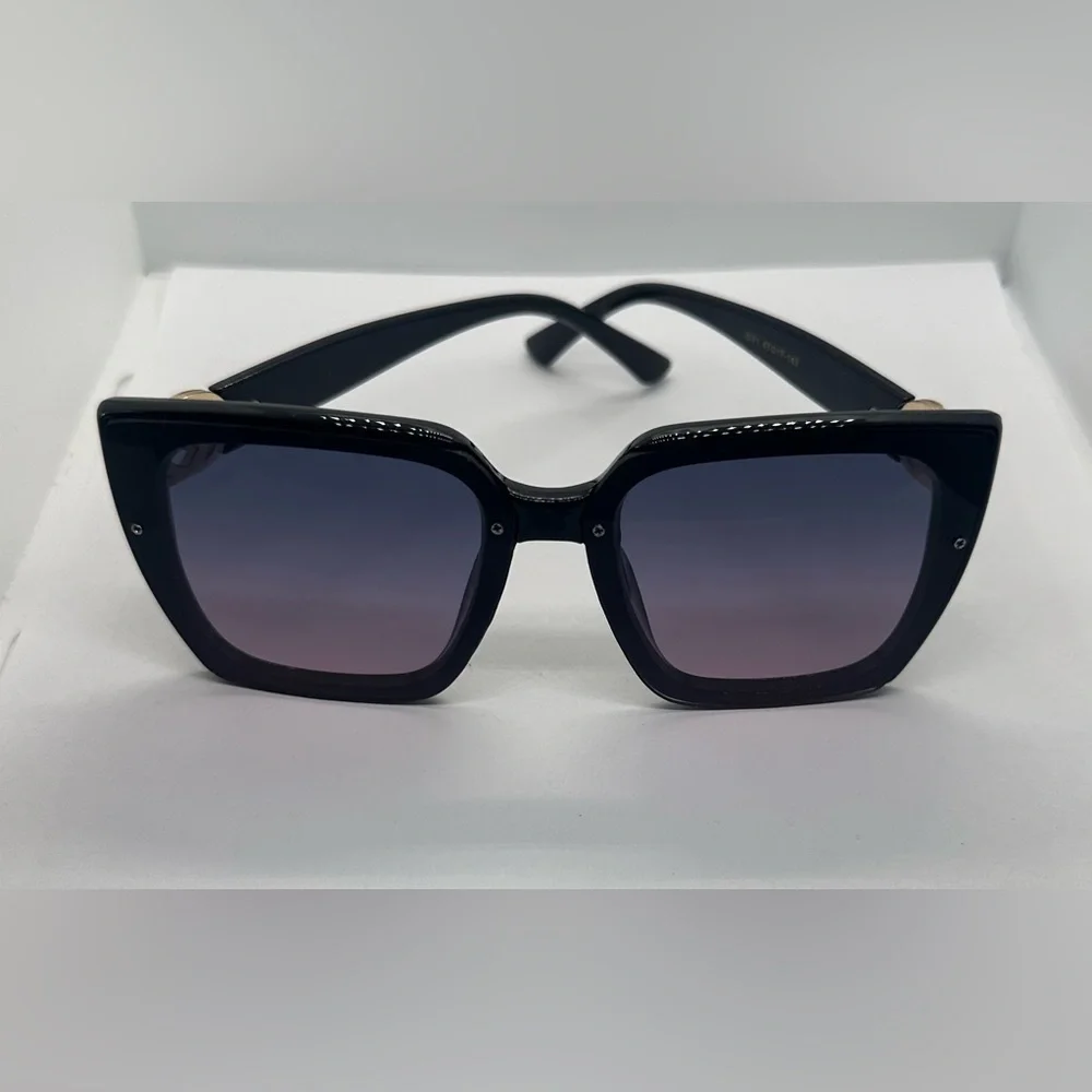 ✨🖤 NWT Trendy Oversized Square Chic Vintage Style UV 400 Black Frame Gray Pink 💖